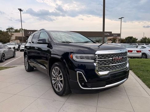 Used 2021 GMC Acadia Denali w/ Denali Technology Package FWD image 11