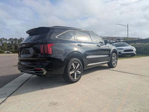 Used 2022 Kia Sorento EX image 3