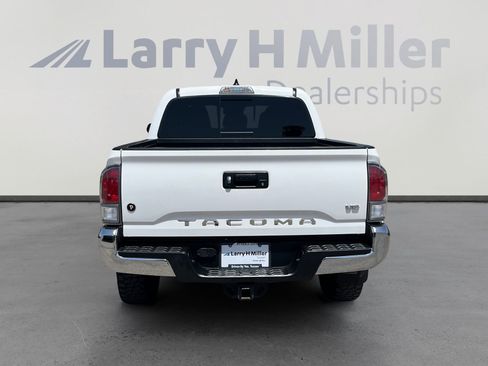 Used 2023 Toyota Tacoma TRD Off-Road AWD/4WD image 4