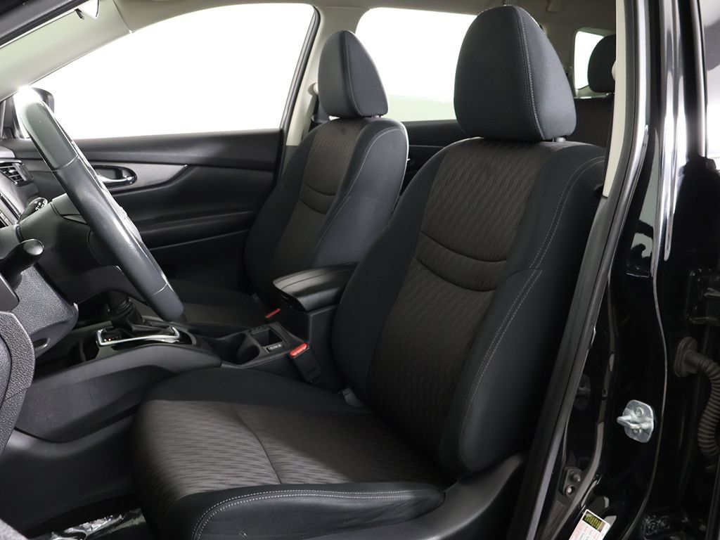 Used 2017 Nissan Rogue SV AWD/4WD image 32