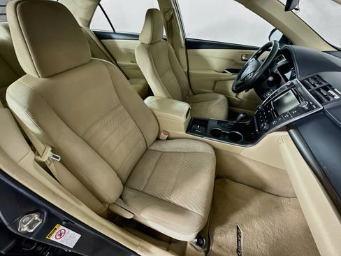 Used 2017 Toyota Camry LE w/ Moonroof Package FWD image 29