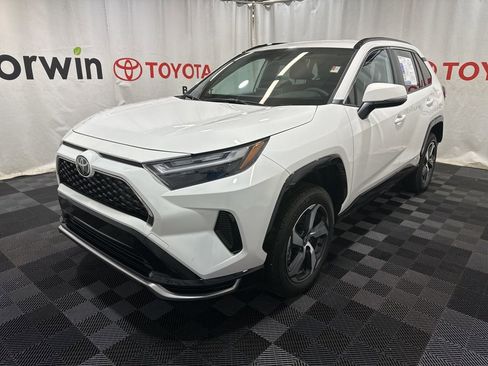 Used 2025 Toyota RAV4 SE image 3