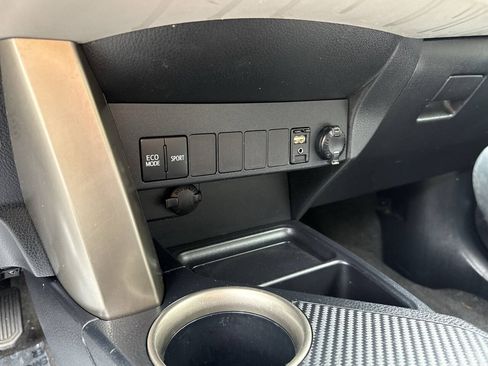 Used 2013 Toyota RAV4 LE AWD/4WD image 15