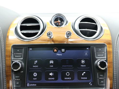 Used 2018 Bentley Bentayga Onyx Edition AWD/4WD image 44