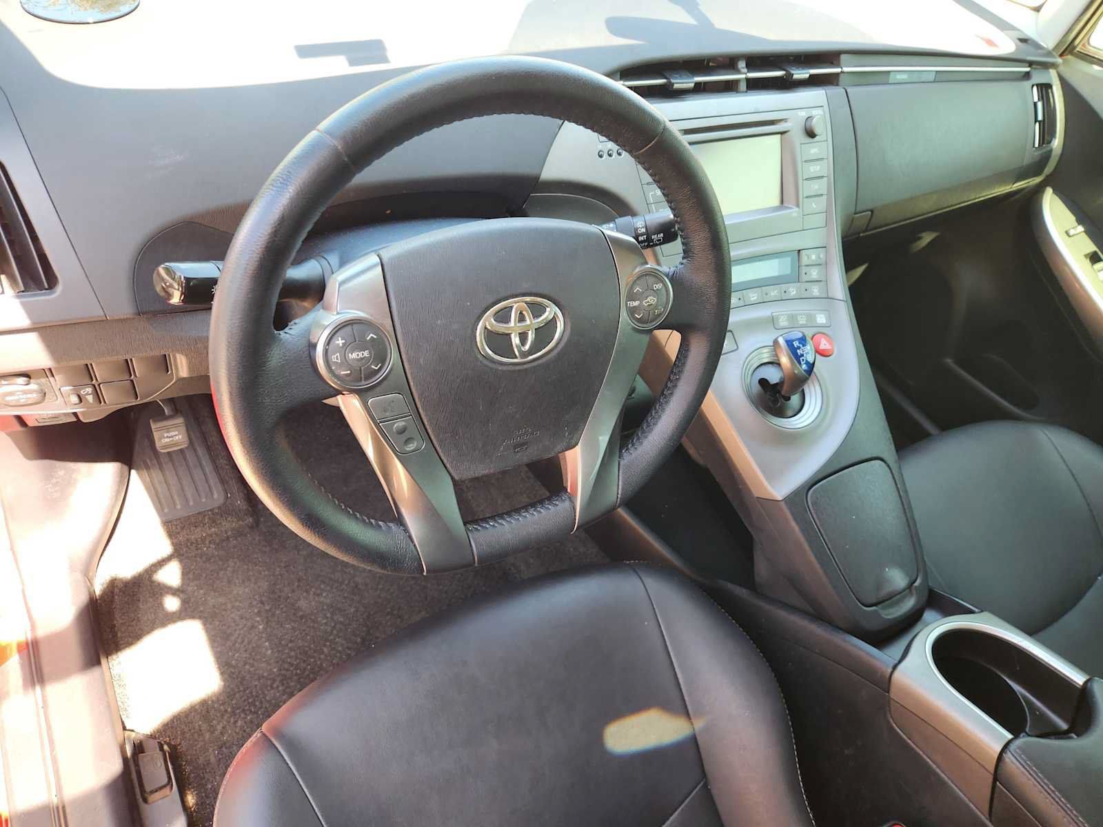 Used 2015 Toyota Prius Persona Series FWD image 2