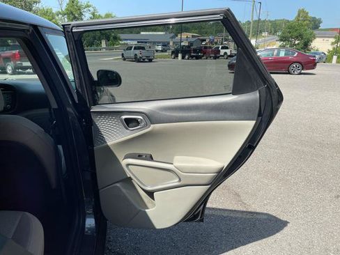 Used 2020 Kia Soul LX FWD image 26