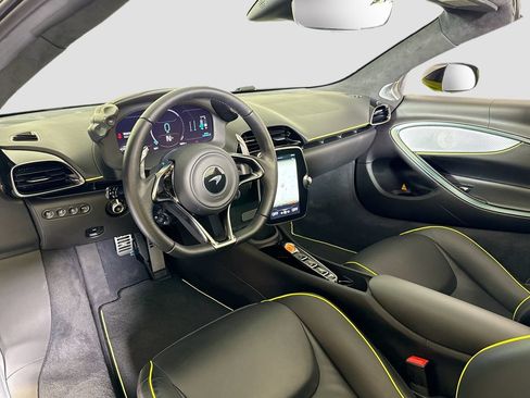 Used 2025 McLaren Artura Spider RWD image 9