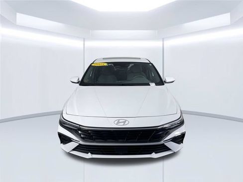 Used 2025 Hyundai Elantra SEL FWD image 16