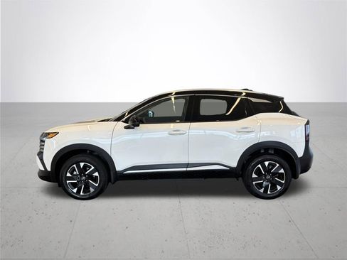 Used 2025 Nissan Kicks SR FWD image 12
