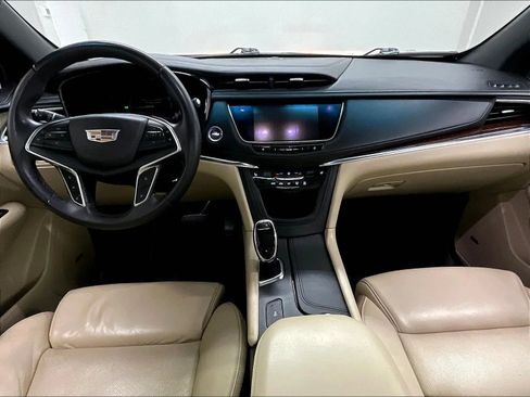 Used 2017 Cadillac XT5 Luxury w/ Driver Awareness Package FWD image 2