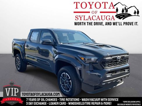 Used 2025 Toyota Tacoma TRD Sport image 1