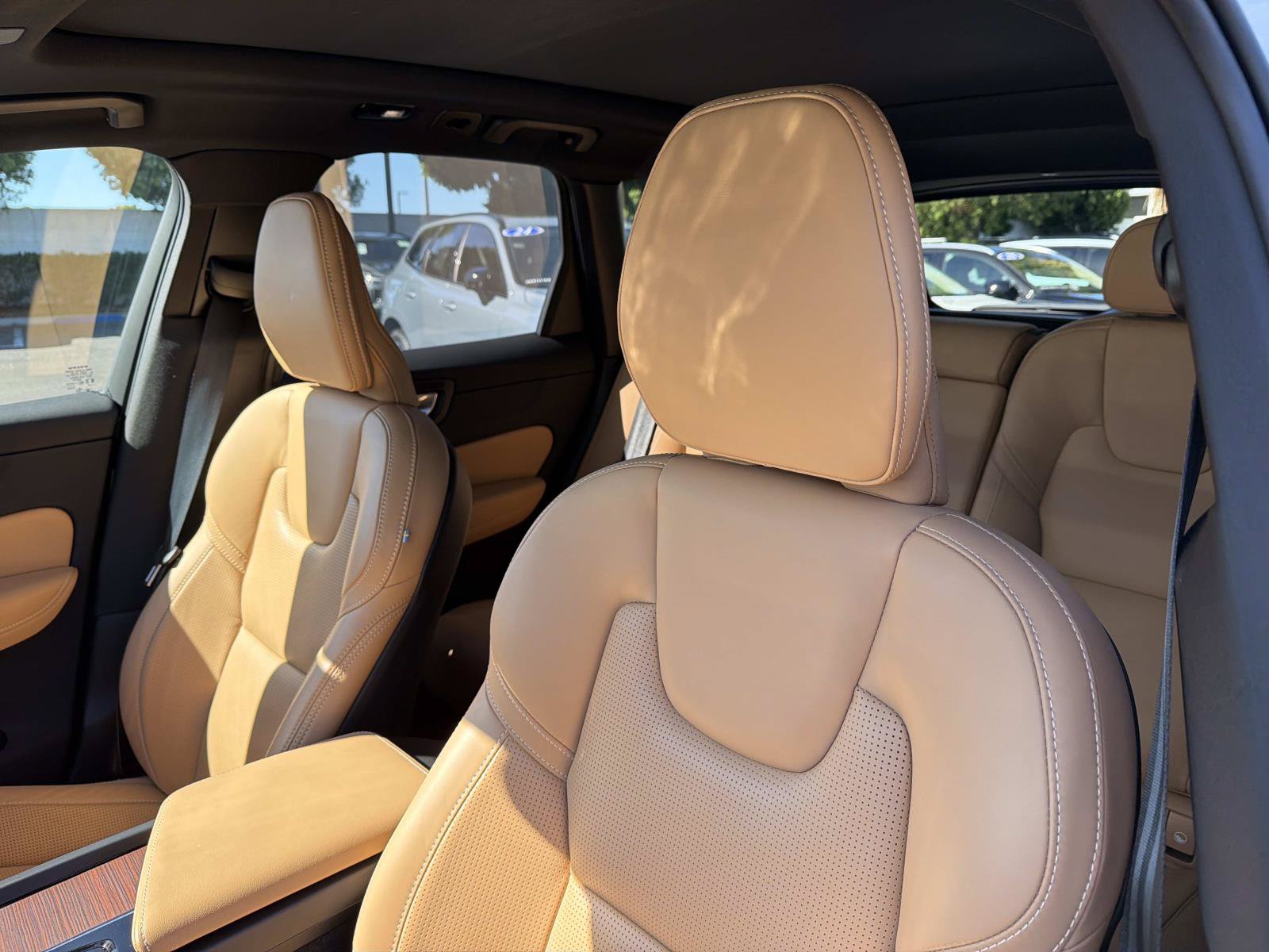 Certified 2023 Volvo XC60 T8 Ultimate w/ Climate Package AWD/4WD image 19