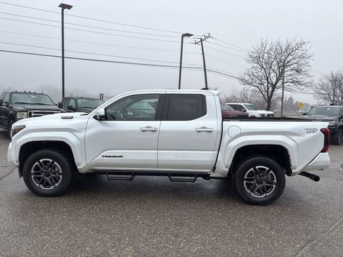 Used 2024 Toyota Tacoma TRD Sport w/ TRD Sport Premium Package image 18