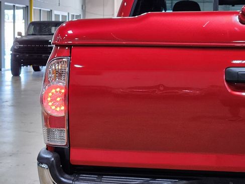 Used 2015 Toyota Tacoma 4x4 Double Cab w/ TRD Off-Road Package image 23