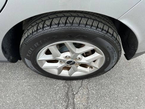 Used 2023 Kia Soul LX w/ LX Technology Package image 9