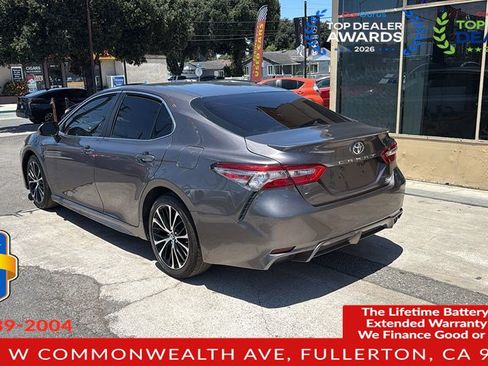 Used 2018 Toyota Camry SE FWD image 6