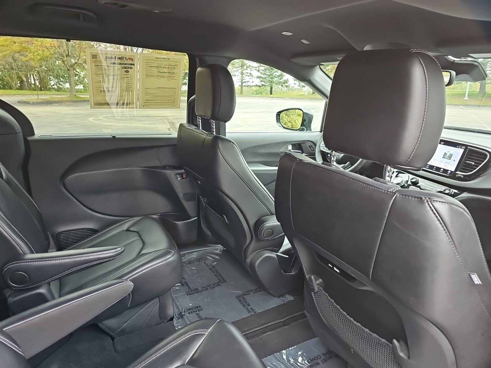 Used 2025 Chrysler Pacifica Select FWD image 18