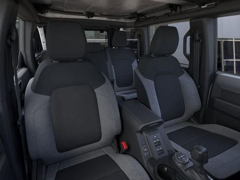 New 2025 Ford Bronco Base image 10