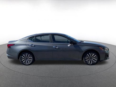 Used 2025 Nissan Altima 2.5 SV FWD image 16
