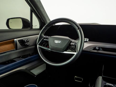 Used 2026 Cadillac Vistiq Premium Luxury w/ LPO, Floor Liner Package AWD/4WD image 23