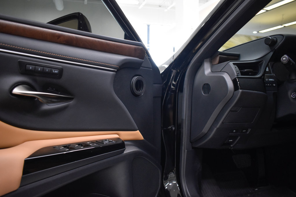 Used 2025 Lexus ES 350 w/ Premium Package FWD image 15