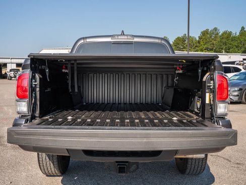 Used 2022 Toyota Tacoma TRD Sport w/ Technology Package RWD image 23