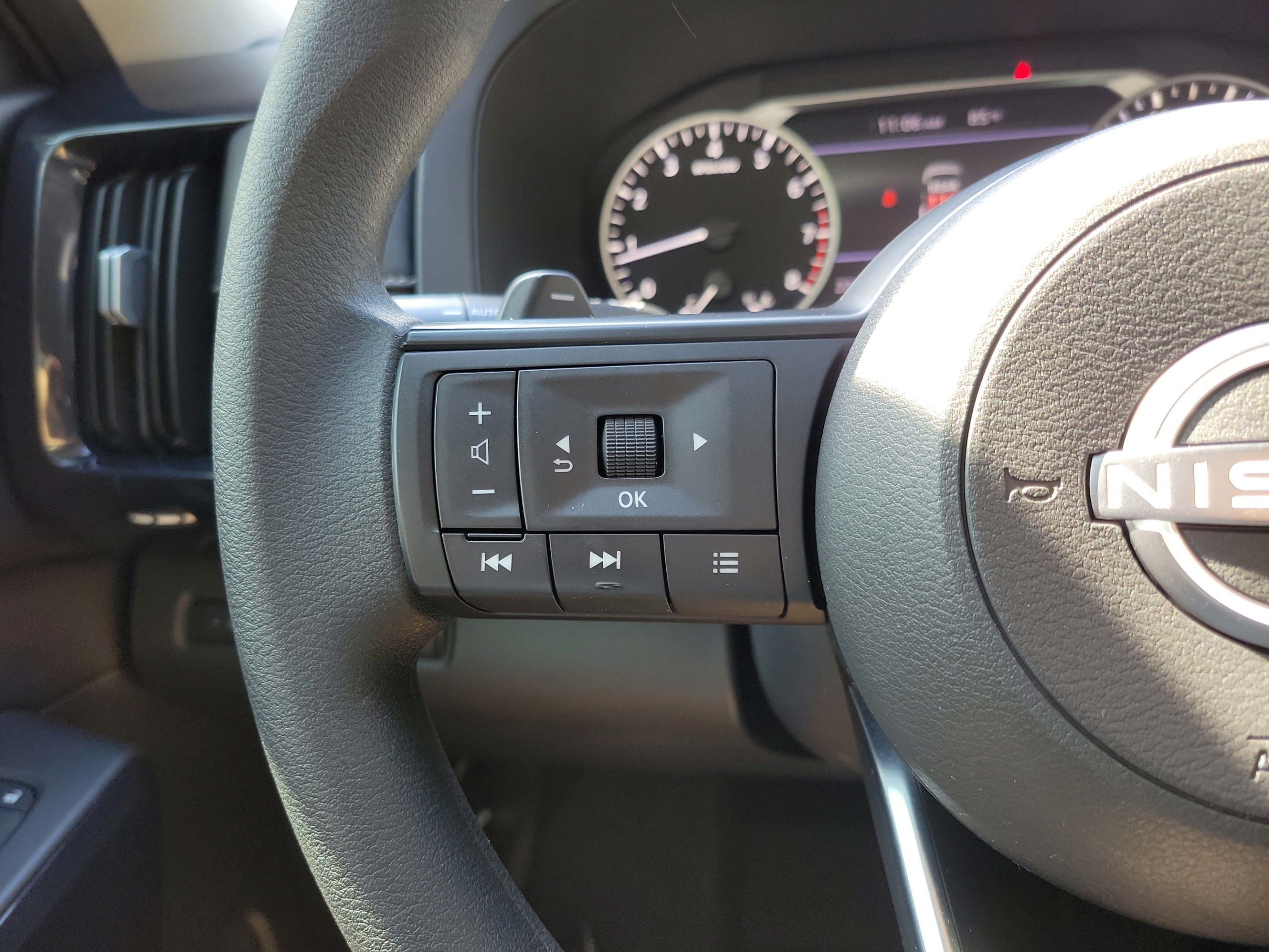 Certified 2025 Nissan Pathfinder S FWD image 18
