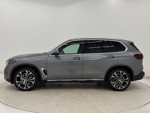 Used 2024 BMW X5 xDrive50e w/ Premium Package AWD/4WD image 2