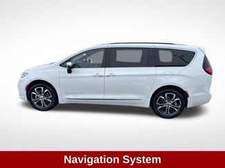 Used 2025 Chrysler Pacifica Pinnacle w/ Trailer Tow Group video 2