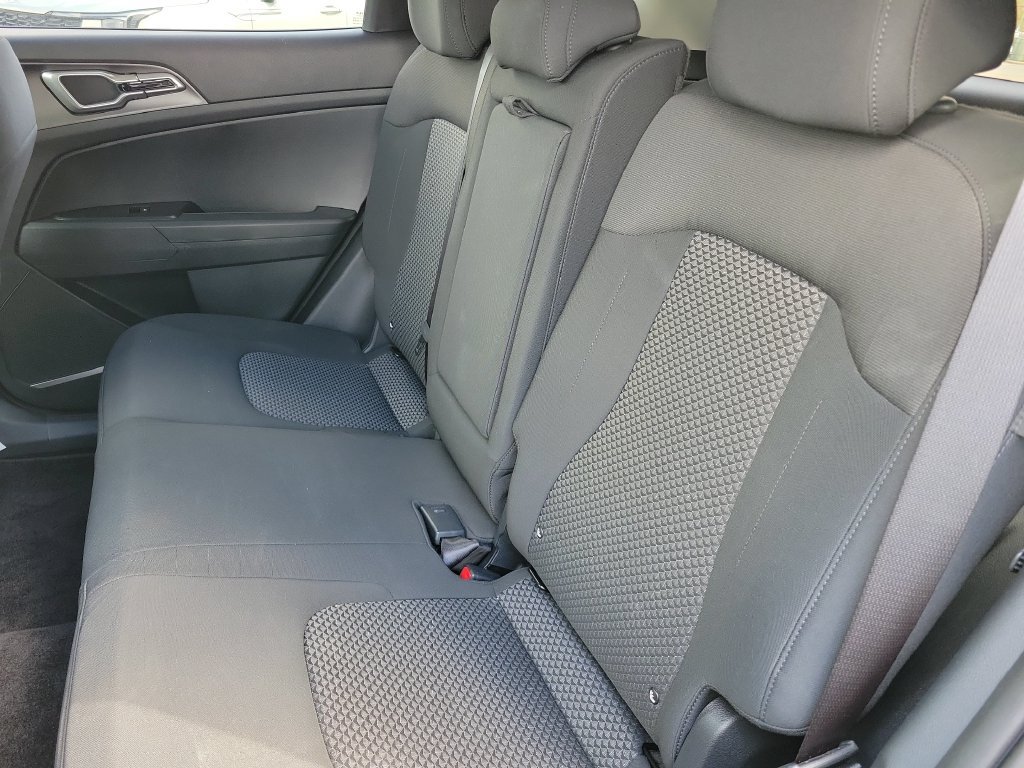 Used 2027 Kia Sportage LX FWD image 15