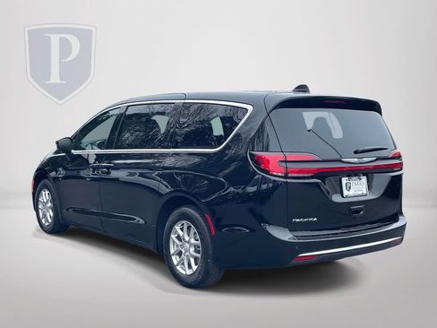 New 2026 Chrysler Pacifica Select image 6