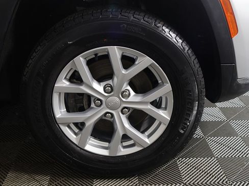 Used 2023 Jeep Grand Cherokee L Limited AWD/4WD image 25