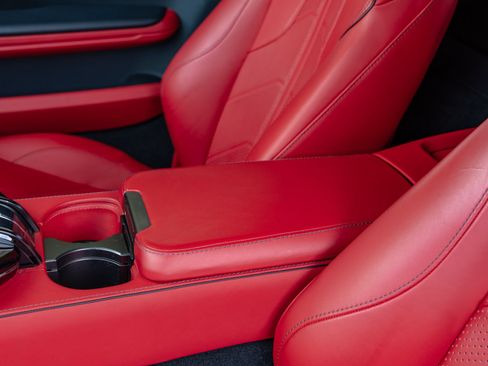 Used 2025 Aston Martin V8 Vantage Coupe RWD image 25