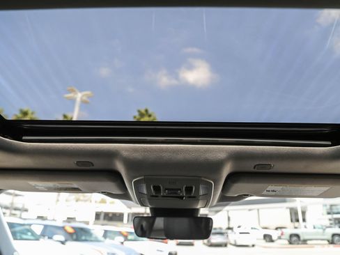Used 2023 Toyota Highlander Limited FWD image 15