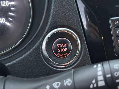 Used 2015 Nissan Rogue SV w/ SV Premium Package AWD/4WD image 30