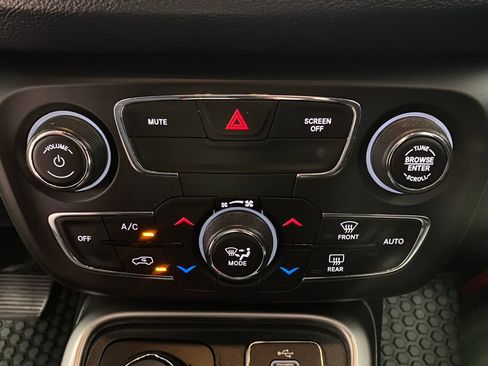 Used 2018 Jeep Compass Latitude w/ Popular Equipment Group AWD/4WD image 24