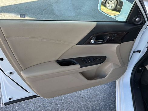 Used 2017 Honda Accord EX-L image 16