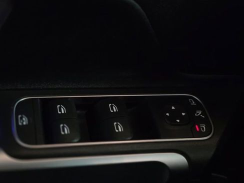 Used 2023 Mercedes-Benz GLB 250 4MATIC image 24