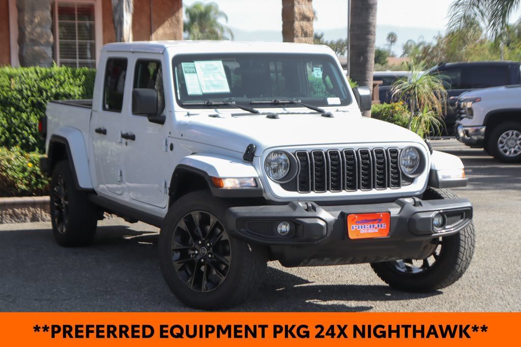 Used 2025 Jeep Gladiator Sport AWD/4WD image 2