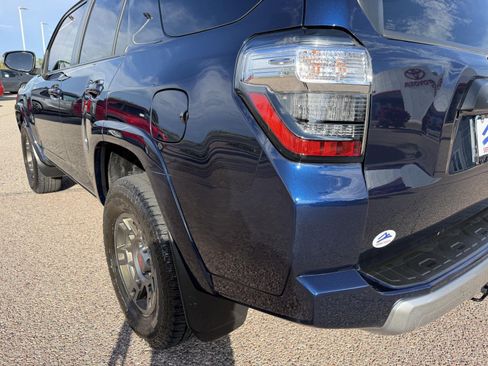 Used 2022 Toyota 4Runner TRD Off-Road Premium AWD/4WD image 12