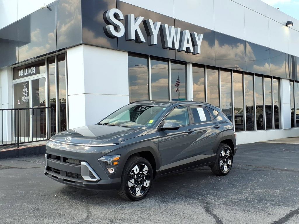 Used 2025 Hyundai Kona SEL AWD/4WD image 1