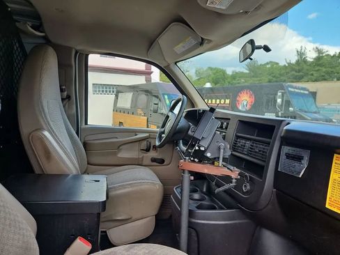 Used 2009 Chevrolet Express 2500 RWD image 3