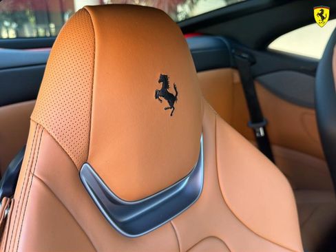 Used 2019 Ferrari Portofino RWD image 42