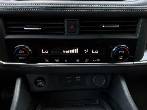 Used 2025 Nissan Rogue SV FWD image 28