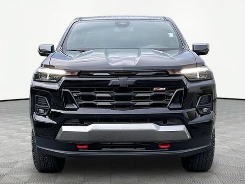 Used 2025 Chevrolet Colorado Z71 AWD/4WD image 2
