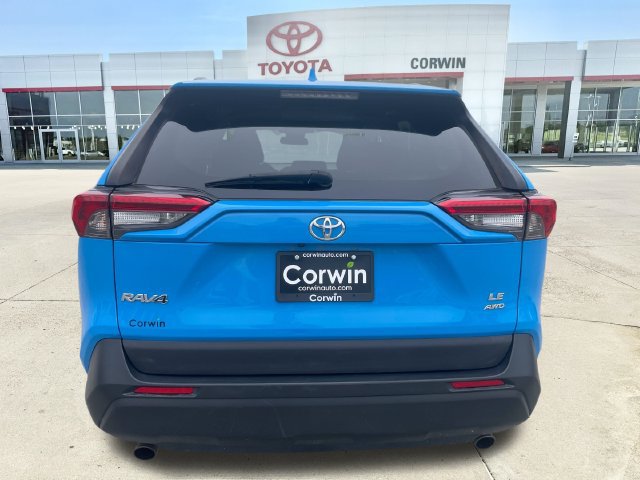 Used 2019 Toyota RAV4 LE AWD/4WD image 4