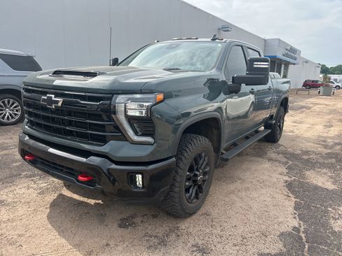 Used 2025 Chevrolet Silverado 2500 LT w/ Trail Boss Package image 4