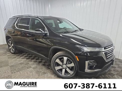 Used 2023 Chevrolet Traverse LT w/ LT Premium Package AWD/4WD image 7