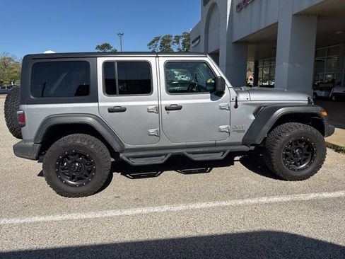 Used 2019 Jeep Wrangler Unlimited Sport S image 2
