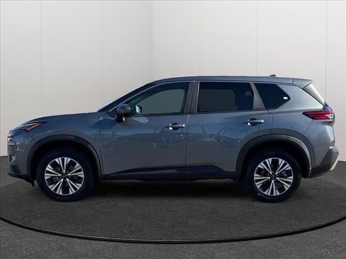 Used 2023 Nissan Rogue SV image 2